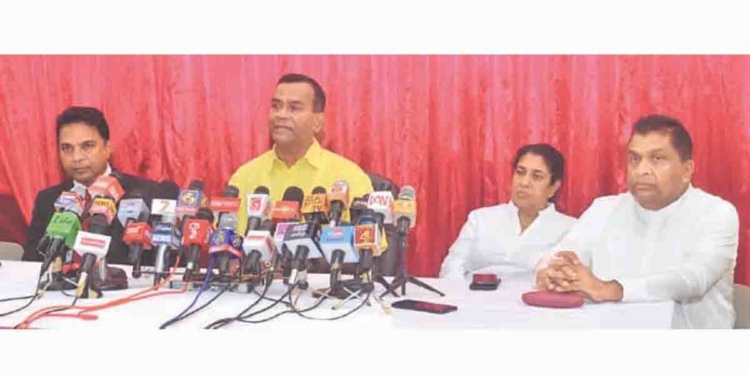 ඉතිහාසයේ පළමුවරට සජබය-එජාපය-පොහොට්ටුව-ශ්රීලනිපය එකම මාධ්ය හමුවක වාඩිවෙයි! පළාත් පාලන ආයතන බහුතරයක බලය අල්ලන්න සියල්ල ලෑස්තියි! I Sri Lanka Latest News