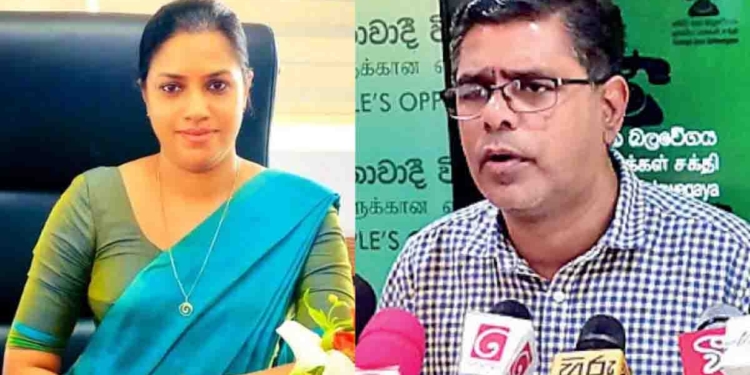 කොළඹ කොමසාරිස්තුමිය එකක් හොඳට මතක තියාගන්න! පාලකයෝ එනවා යනවා..! ආණ්ඩුවලට කඩේ ගිහින් රාජ්‍ය නිලධාරීන්ට අද වෙලා තියෙන දේ මතක තියාගන්න! කීදෙනෙක් හිරේද? රහස් ඡන්ද තියලා ඔබතුමී විනය කඩකළා! අපි කවදා හරි ඔබතුමියත් නීතිය හමුවට ගේනවා! මුජිබර් පාර්ලිමේන්තුවේදී කොළඹ කොමසාරිස්වරියට අනාගතේ වෙන්න යන දේ කියලා කියයි! VIDEO I Sri Lanka Latest News