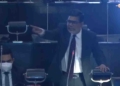 රේගුවෙන් නිදහස් කරපු කන්ටේනර් 323 ගැන හොයන්න අනුර පත්කරපු කමිටුවේ වාර්තාව ආණ්ඩුව එළියට දැම්මෙ නෑ! හංගගෙන හිටපු ඒ කමිටු වාර්තාව අද මුජිබර් පාර්ලිමේන්තුවට දැම්මා! රතු ලේබලයේ අනිවාර්යයෙන්ම පරීක්ෂා කළ යුතු කන්ටේනර් 37ක් කිසිම පරීක්ෂාවක් කරලා නෑ! වැඩේ නීති විරෝධී බව කමිටු වාර්තාව තහවුරු කරලා! කන්ටේනර් 103ක් ස්කෑන් කරලත් නෑ! ආණ්ඩුව සද්ද නෑ! මේක නම් අහන්නම වටින කතාවක්! VIDEO I Sri Lanka Latest News