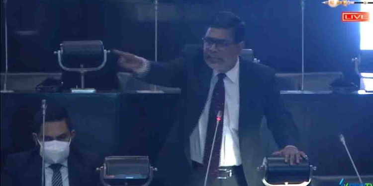රේගුවෙන් නිදහස් කරපු කන්ටේනර් 323 ගැන හොයන්න අනුර පත්කරපු කමිටුවේ වාර්තාව ආණ්ඩුව එළියට දැම්මෙ නෑ! හංගගෙන හිටපු ඒ කමිටු වාර්තාව අද මුජිබර් පාර්ලිමේන්තුවට දැම්මා! රතු ලේබලයේ අනිවාර්යයෙන්ම පරීක්ෂා කළ යුතු කන්ටේනර් 37ක් කිසිම පරීක්ෂාවක් කරලා නෑ! වැඩේ නීති විරෝධී බව කමිටු වාර්තාව තහවුරු කරලා! කන්ටේනර් 103ක් ස්කෑන් කරලත් නෑ! ආණ්ඩුව සද්ද නෑ! මේක නම් අහන්නම වටින කතාවක්! VIDEO I Sri Lanka Latest News
