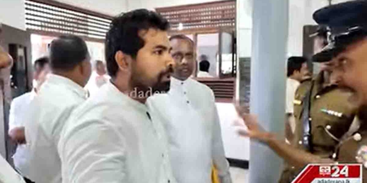 පුදපු ගමන් කාපි යකා! පටන්ගත්ත දවසෙම නාත්තන්ඩිය ප්‍රාදේශීය සභාව උණුසුම් වෙයි! මාලිමා මන්ත්‍රී ඇවිත් කරපු කුණු කතාවකින් විපක්ෂයට යකා නගී! විරෝධය පළකොට සභාවෙන් එළියට බහී! VIDEO I Sri Lanka Latest News