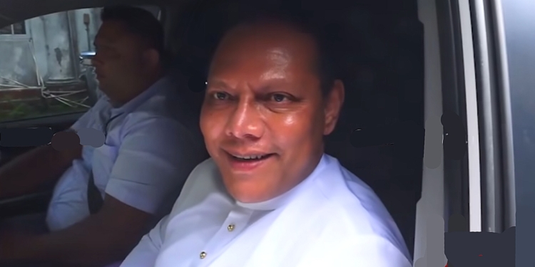 ඇතුළට යනවා එළියට එනවා! දයාසිරිට පුදුම කරදරයක්! VIDEO I Sri Lanka Latest News