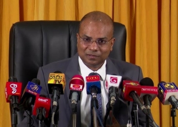 දේශපාලනයයි රාජ්ය සේවයයි එක රැයින් හොල්ලපු අල්ලස් කොමිසමේ අලුත් ලොක්කා කතා කරයි! Sri Lanka Latest News