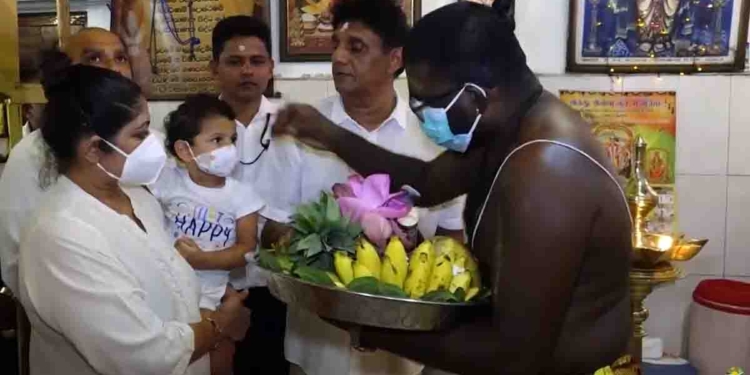 සජිත් සිය බිරිය සහ දියණිය එක්ක කතරගම කිරිවෙහෙර වඳින්න ඇවිත්! කතරගම දේවාලයේ මුරුතැන් පූජාවටත් එක්වෙයි! VIDEO & PHOTOS I Sri Lanka Latest News