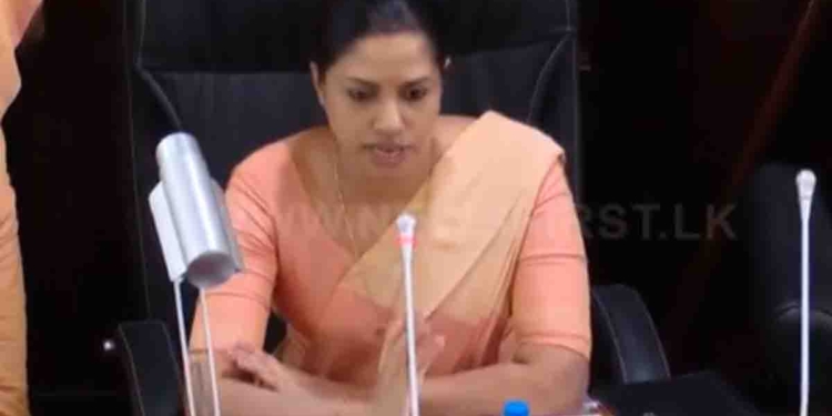 පළාත් පාලන කොමසාරිස්තුමිය රහස් ඡන්දෙකට ගියේ ඒකාධිපති ස්වරූපයෙන්.. බලහත්කාරයෙන්! VIDEO I Sri Lanka Latest News