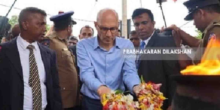 ආණ්ඩුවේ කැබිනට් ඇමැති ආවා කෑගහලා පන්නලා දැම්මා! මාලිමා මන්ත්‍රී ආවා පන්නලා දැම්මා! චෙම්මනී මිනීවළ බලන්න ආ ජිනීවා මහකොමසාරිස් ටර්ක්ව ඉහළින්ම පිළිඅරන්! අතුරුදන්වූවන්ගේ ඥාතීන් එක්ක ටර්ක් මළවුන් සිහිකරයි!  PHOTOS I Sri Lanka Latest News