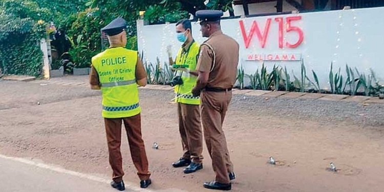 කොළඹ අපරාධ කොට්ඨාසයේ ASP නෙවිල් ද සිල්වා මට කිව්වා ස්පෙෂල් ටීම් එකක් අරන් වැලිගමට ගිහින් W15 හෝටලයට වෙඩි තියන්න! ඒක නීත්‍යනුකූල රාජකාරියක් නෙවෙයි! අලුත් වාහනයක් ස්ටිකර් ගහලා වෙනස් කළා! නම්බර් ප්ලේ මාරු කරලා හොර එකක් ගැහුවා! T56 දෙකක් ගත්තා! පිස්තෝල 2ක් තිබුණා! හෝටලයට වෙඩි තිබ්බේ IP මදුරංග. ඊට පස්සේ STF එකෙන් අපිට වෙඩි තිබ්බා! මෙහෙයුමට කලින් පොලිසිය දැනුවත් කරනවා කිවවත් නෙවිල් සිල්වා අපිට බොරු කියලා තිබ්බේ! සිද්ධියෙන් පස්සේ නෙවිල් සිල්වා අපිට කිව්වා තුන්වැනි පාර්ශ්වයක් වෙඩි තිබ්බා කියලා පොලිසියටයි උසාවියටයි කියමු කියලා! දේශබන්දුගේ විමර්ශනයේදී CCD එකේ OIC ඇන්ස්ලම් කතාව මුල සිට හෙළිකරයි! කට්ටිය බෙල්ල මුලටම හිරවෙන ලකුණු! Sri Lanka Latest News