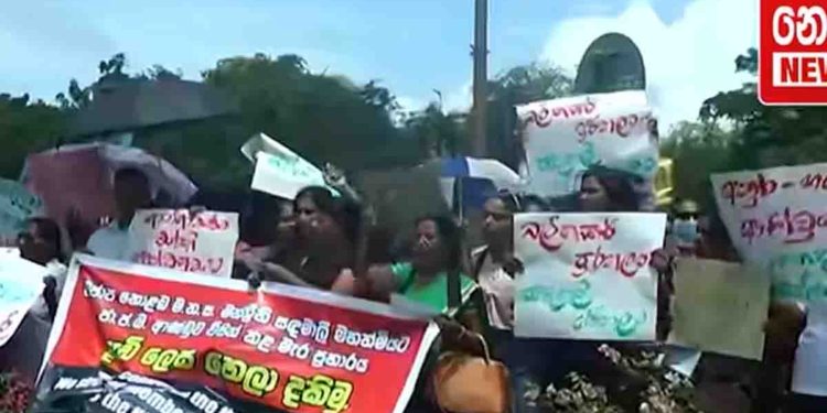 ‘සඳමාලිට ගැහුවෙ කව්ද? මාලිමාවෙ මැරයො තමයි…!’ කොළඹ නගර සභාව පටන් ගන්නත් කලින් සභාව ඉදිරිපිට විරෝධතා! විපක්ෂයේ සියලු පක්ෂ එකතුව පාරට බසී! VIDEO I Sri Lanka Latest News