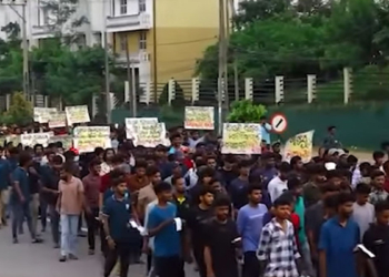 ඒ පාර මෙන්න ජ’පුරේ කොල්ලෝ කෙල්ලෝ රොතු පිටින් පාරට බැහැලා..! VIDEO I Sri Lanka Latest News