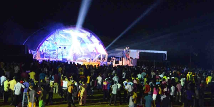 ඇමැතිවරු කියන කියන දහජරා වැඩ කරන නිලධාරීන්ට හොඳම වැඩේ! ඡන්ද කාලෙ තරුණ සේවා එකේ සංගීත තියලා වියදම් කරපු ආණ්ඩුවේ සල්ලි මිලියන 538 නිලධාරීන්ට ගෙවන්න වෙයි!  I Sri Lanka Latest News