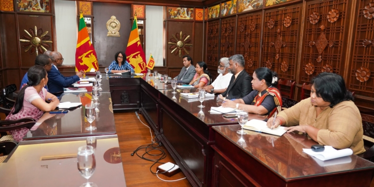 යුනෙස්කෝ අධ්‍යක්ෂ ජනරාල් ධුරයට තරග කරන කොංගෝ රාජ්‍යයේ ෆර්මින් මටොකෝ අගමැතිනි හරිනි හම්බවෙන්න ඇවිත්! PHOTOS I Sri Lanka Latest News
