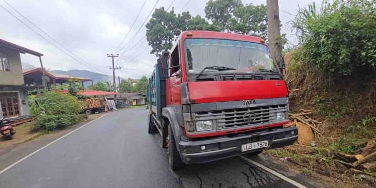 පාරේ මැරෙනවා ඉවරයක් නෑ! අදත් හැටන්වල අනතුරකින් කාන්තාවක් මැරිලා! I Sri Lanka Latest News
