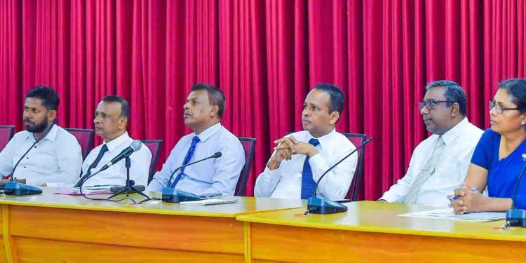 ජනාධිපති අරමුදල ගමට ගෙනියන විදිහ දකුණේ නිලධාරීන්ට උගන්වයි! PHOTOS I Sri Lanka Latest News