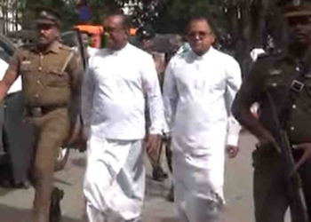 ඇතුළට ගියාට පස්සේ අද සුදු ඇඳගෙන මාංචුත් දාගෙන මහින්දානන්දයි නලින් ප්‍රනාන්දුයි මහාධිකරණයට එයි! VIDEO I Sri Lanka Latest News