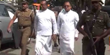 ඇතුළට ගියාට පස්සේ අද සුදු ඇඳගෙන මාංචුත් දාගෙන මහින්දානන්දයි නලින් ප්‍රනාන්දුයි මහාධිකරණයට එයි! VIDEO I Sri Lanka Latest News