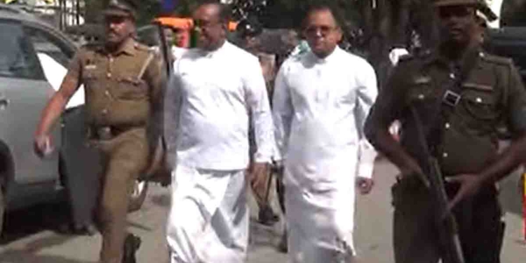 ඇතුළට ගියාට පස්සේ අද සුදු ඇඳගෙන මාංචුත් දාගෙන මහින්දානන්දයි නලින් ප්‍රනාන්දුයි මහාධිකරණයට එයි! VIDEO I Sri Lanka Latest News