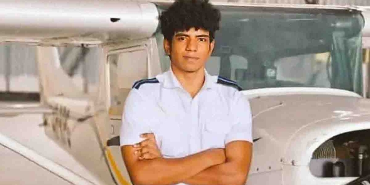 පොලිසිය මොකද්ද මේ මාවනැල්ලේ තරුණයාට කරපු අපරාධය? ඊශ්‍රායලයට එරෙහිව ස්ටිකර් ඇලෙව්වා කියලා ත්‍රස්තවාදය වැළැක්වීමේ පනත යටතේ සාක්ෂි ඇති බව කියමින් අධිකරණයට කරුණු වාර්තා කළා! මාස 9ක් රිමාන්ඩ් භාරයේ තියාගෙන හිටියා! දැන් කියනවා එහෙම සාක්ෂි නෑලු! ඇප දෙන්නලු! මහේස්ත්‍රාත්වරිය නීතිපති උපදෙස් නැතිව ඇප දීම ප්‍රතික්ෂේප කරයි! තරුණයා තවමත් ඇතුළේ! I Sri Lanka Latest News