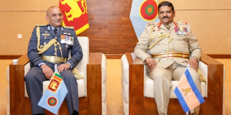 යුද හා ගුවන් හමුදාපතිවරුන් අතර හමුවක්! PHOTOS I Sri Lanka Latest News