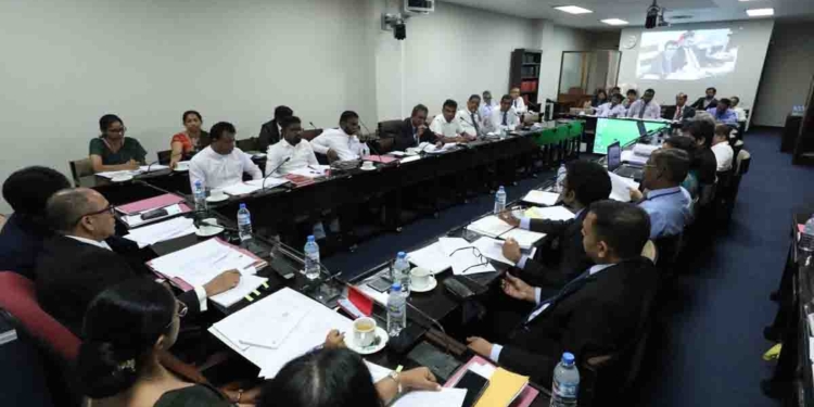 විදුලි පනතට කාරක සභාවෙන් අනුමැතිය ලැබුණා! 24 වැනිදා පාර්ලිමේන්තුවට එනවා! PHOTOS I Sri Lanka Latest News