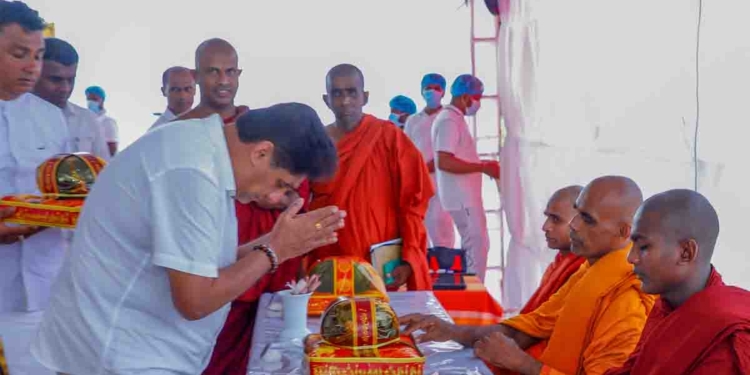 හැමතැනින්ම මළ සිරුරු හමුවෙනවා! හැමතැනම වෙඩි තියනවා! මිනීමරනවා! කෝ රටේ ආරක්ෂාවක්? මෙහෙමද අපරාධ මැඩලන්නේ? මෙහෙමද ජනතාවට ආරක්ෂාව දෙන්නේ? ආණ්ඩුවට මේ කිසිම දේකට උත්තර නෑ! VIDEO & PHOTOS I Sri Lanka Latest News