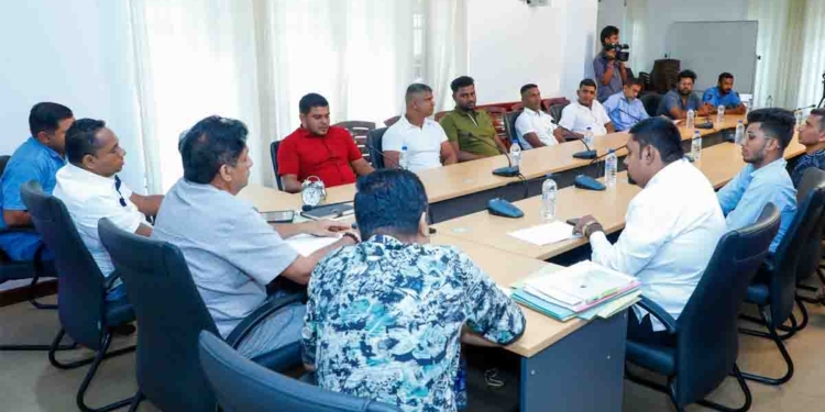 මෙච්චර කල් පක්ෂ දේශපාලනය තිබුණෙ නැති යෞවන සමාජ ඇතුළටත් ජවිපේ දේශපාලනය රිංගවන්නයි යන්නේ! කව්ද මේ ප්‍රශ්නය ගැන වෙන කතා කළේ? මේ සජිත් විපක්ෂනායක ධූරයේ වගකීම ඉටු කරන්න යන තවත් අවස්ථාවක්! VIDEO I Sri Lanka Latest News
