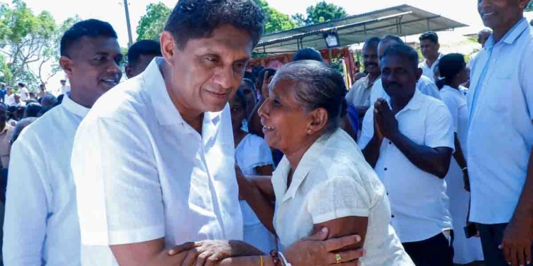 සත්‍ය කවදා හෝ ජයගන්නවා! එදා මම මේ රටේ දරුවන්ට ඉංග්‍රීසි අධ්‍යාපනයේ වටිනාකම පෙන්නලා දෙනකොට මට අපහාස කළා! මට හිනාවුණා! මාව අවඥාවට ලක්කළා! අද මොකද වෙලා තියෙන්නේ? මට හිනාවුණු අයම විහිළුවකට ලක්වෙලා! VIDEO & PHOTOS I Sri Lanka Latest News