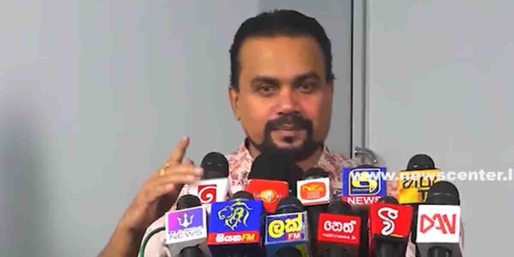 මෙන්න හෙළිදරව්වක්! විමල්ලාව කපලා දාන නාළිකාවක මයික් එක පෙන්නලා විමල් හොඳටම කියයි! VIDEO I Sri Lanka Latest News