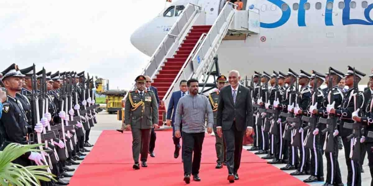 අනුර මාලෙට ගොඩබැස්සා! පිළිගත්තේ මාලදිවයින් ජනාධිපතිතුමා! PHOTOS I Sri Lanka Latest News