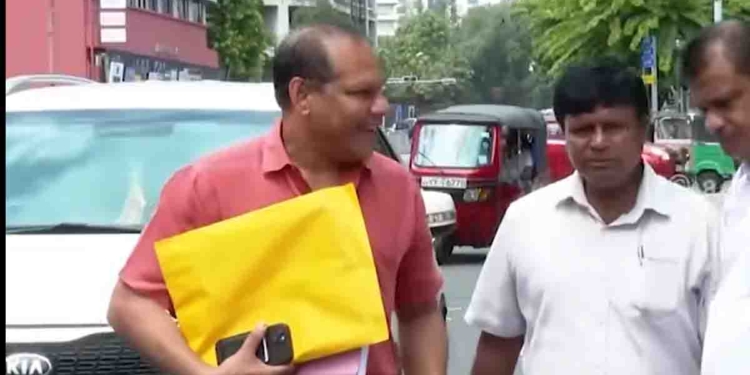 ගෙදර වගේ..! එනවා.. යනවා..! දයාසිරි අදත් CID…! VIDEO I Sri Lanka Latest News
