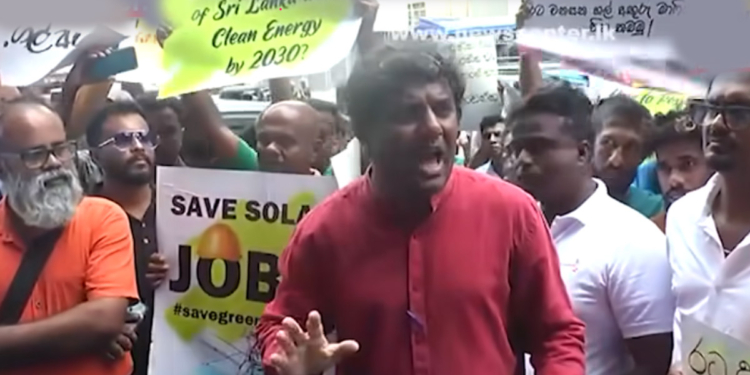 බලශක්ති අමාත්‍යංශය ඉදිරිපිටත් ලොකු විරෝධතාවක්! රස්සා දහස් ගාණක් නැතිවෙන්නයි යන්නේ! VIDEO I Sri Lanka Latest News