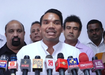 රාජපක්ෂලා හොරු..! 225ම හොරු..! රාජ්‍ය නිලධාරීනුත් හොරු…! වෛද්‍යවරුත් හොරු..! VIDEO I Sri Lanka Latest News
