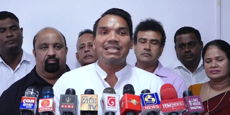 රාජපක්ෂලා හොරු..! 225ම හොරු..! රාජ්‍ය නිලධාරීනුත් හොරු…! වෛද්‍යවරුත් හොරු..! VIDEO I Sri Lanka Latest News