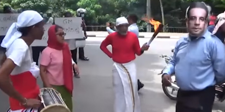 විදේශ සේවා කාර්යාලයේ ඉන්න හොරු පන්නන්න බෙර ගහලා යකා නටයි! VIDEO I Sri Lanka Latest News