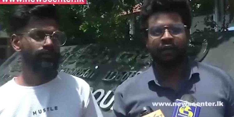 ජාතික තරුණ සේවා සභාවේ නිලවරණයේදී ගුටිකෙළියක්! බලය අල්ලන්න ආණ්ඩුවේ සෙට් එකක් බැහැලා පරණ කට්ටියට ගහලා! තරුණ සේවා සභාවත් දේශපාලනීකරණය කරනවා! තරුණ සේවා සභාවේ ප්‍රතිඥාව වුණු ‘සමගිය-මිත්‍රත්වය-සහයෝගීතාව-සංවර්ධනය’ ඉවරෙටම ඉවරයි! VIDEO I Sri Lanka Latest News