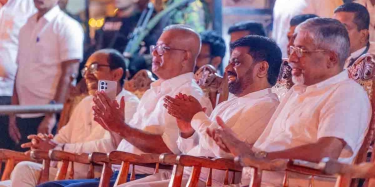 දළදා පෙරහර බලන්න අනුර නුවර ගිහින්! PHOTOS I Sri Lanka Latest News
