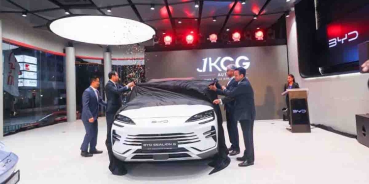 බිලියන 3.6ක ඇපකරයක් රාජ්‍ය බැංකුවක තියන්නත්… ඇපකරයට පොලිය ගෙවන්නත් ජෝන් කීල්ස් සමාගම එකඟ වෙයි! බදු වංගුවක් ගහලා ගෙනාවා කියපු BYD වාහන 991ක් නිදහස් කරන්න රේගුවත් එකඟ වෙයි! හැබැයි පරීක්ෂණය දිගටම යනවා! I Sri Lanka Latest News