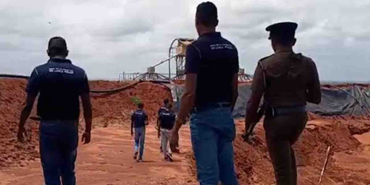 හිටපු ප්රබල ඇමැතිවරුන් දෙන්නෙක්-ව්යාපාරිකයෝ-නිලධාරීන් එකතු වෙලා 2019 ඉඳන් විල්පත්තු කැලේ මැද අක්කර 20ක නීතිවිරෝධීව ඉල්මනයිට් හාරලා! භූ විද්යාවෙන් බලපත්ර අරගෙනත් නෑ! අක්කර දෙක ගාණේ විශාල ජලාශ 5ක් ඉදිකරලා! කාටවත් එන්න බැරි විදිහට ආරක්ෂිත වැටක් ගහලා! රටට එන්න තිබ්බ ඩොලර් මිලියන 100ක් හොරපාරෙන් පන්නගෙන! වලානෙන් පැනලා කෝටි 200ක යන්ත්රසූත්රත් එක්කම අල්ලාගනී! VIDEO I Sri Lanka Latest News