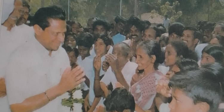 හැමෝම උඩදාගෙන ගහපු ප්‍රේමදාසගෙ ගම්උදාව! Sri Lanka Latest News