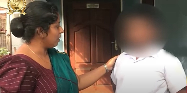 ආච්චිවයි නංගිවයි ජීවත් කරවන්න පාරේ දොදොල් විකුණන 8 වසරේ අයියා! Sri Lanka Latest News