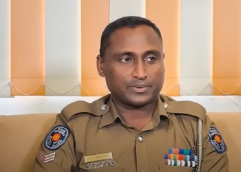 හැමෝම ෆොටෝ ගහද්දී වීඩියෝ කරද්දී ජීවිතයක් බේරාගත් පොලිස් වීරයා එළියට එයි! මිනිස්සුන්ගේ වගකීම ගැන පාඩමක් කියා දෙයි! Sri Lanka Latest News