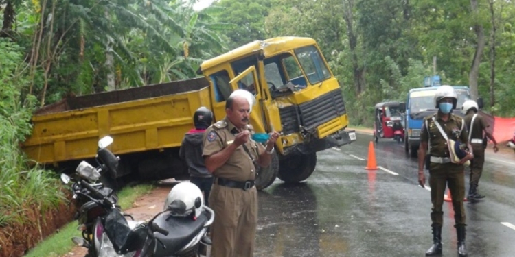 ටිපර් ත්‍රස්තවාදයට මුහුණ දෙන්න කොන්ද පණ නැත්තේ කාටද! Sri Lanka Latest News