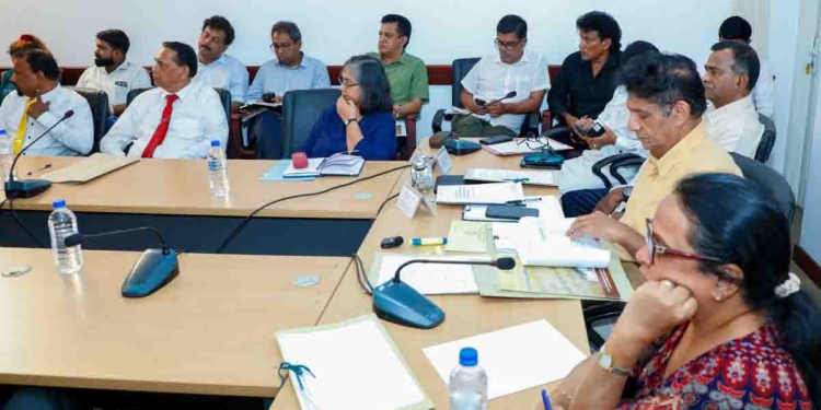 ආණ්ඩුව අවුල් රැසක් හදාගෙන! අධ්‍යාපන ප්‍රතිසංස්කරණ ගැන අවුල් ලිහාගන්න විශ්වවිද්‍යාල ආචාර්ය මහාචාර්යවරු-උගතුන්-බුද්ධිමතුන් විපක්ෂනායක සජිත් හමුවෙයි! VIDEO & PHOTOS I Sri Lanka Latest News