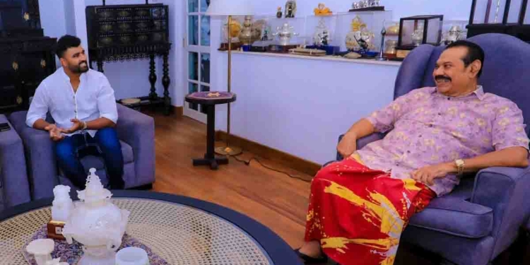 ඉස්සෙල්ලා මාලිංග! දැන් තිසර! ජනප්‍රිය ක්‍රිකට් ක්‍රීඩකයන් පෝලිමේ මහින්ද මුණගැහෙන්න යන්නේ ඇයි? PHOTOS I Sri Lanka Latest News