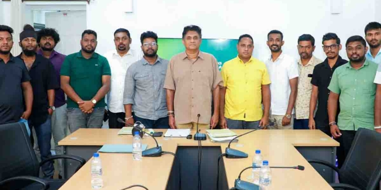 යෞවන සමාජ දේශපාලනීකරණය කරනවාට විරුද්ධව අරගල කරන තරුණයො සජිත්ව හම්බවෙන්න විපක්ෂනායක කාර්යාලයට ඇවිත්! VIDEO & PHOTOS I Sri Lanka Latest News