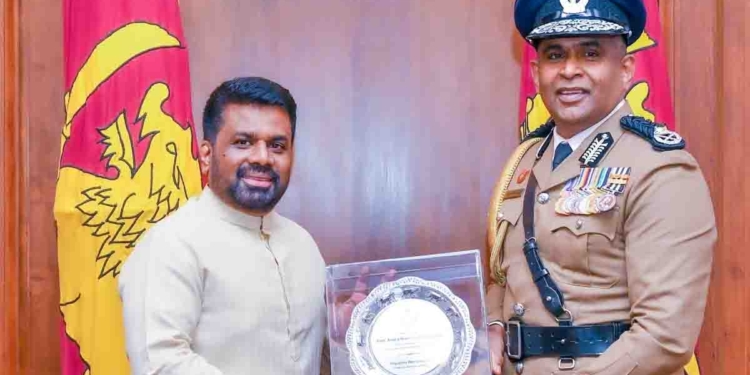අලුත් පොලිස්පතිතුමා ජනාධිපතිතුමාව හමුවෙන්න ගිහින්! Sri Lanka Latest News