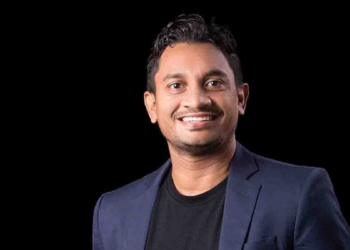 ‘පාර්ලිමේන්තු කැන්ටිමේ ගෑනු දෙන්නෙක් එක්ක කෑම කකා හිටියා! නිකමටවත් අපිත් එක්ක කතා කළේ නෑ!’ පරාටේ නීතිය ගැන කතාකරන්න පාර්ලිමේන්තුවට ගිය කුඩා හා මධ්‍ය පරිමාණ ව්‍යවසායකයන් ඇමැති චතුරංගව ඉවරම කරයි! මන්ත්‍රීකම ගන්න තරු පහේ හෝටලයක කරපු උදව්ව ගැනත් මතක් කරයි! අපි රැවටුණා! VIDEO I Sri Lanka Latest News
