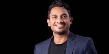 ‘පාර්ලිමේන්තු කැන්ටිමේ ගෑනු දෙන්නෙක් එක්ක කෑම කකා හිටියා! නිකමටවත් අපිත් එක්ක කතා කළේ නෑ!’ පරාටේ නීතිය ගැන කතාකරන්න පාර්ලිමේන්තුවට ගිය කුඩා හා මධ්‍ය පරිමාණ ව්‍යවසායකයන් ඇමැති චතුරංගව ඉවරම කරයි! මන්ත්‍රීකම ගන්න තරු පහේ හෝටලයක කරපු උදව්ව ගැනත් මතක් කරයි! අපි රැවටුණා! VIDEO I Sri Lanka Latest News