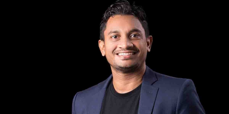 ‘පාර්ලිමේන්තු කැන්ටිමේ ගෑනු දෙන්නෙක් එක්ක කෑම කකා හිටියා! නිකමටවත් අපිත් එක්ක කතා කළේ නෑ!’ පරාටේ නීතිය ගැන කතාකරන්න පාර්ලිමේන්තුවට ගිය කුඩා හා මධ්‍ය පරිමාණ ව්‍යවසායකයන් ඇමැති චතුරංගව ඉවරම කරයි! මන්ත්‍රීකම ගන්න තරු පහේ හෝටලයක කරපු උදව්ව ගැනත් මතක් කරයි! අපි රැවටුණා! VIDEO I Sri Lanka Latest News