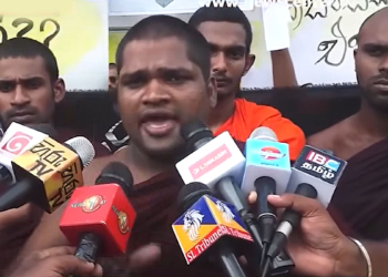 රැකියා විරහිත උපාධිධාරීන් පෙරේදා අධ්යාපන අමාත්යංශය ඉස්සරහා විරෝධය පළකළා! ඊයේ ස්වාමින් වහන්සේලා අධ්යාපන අමාත්යංශය ඉස්සරහා විරෝධය පළ කළා! දවස් දෙකම උණුසුම්! VIDEO I Sri Lanka Latest News