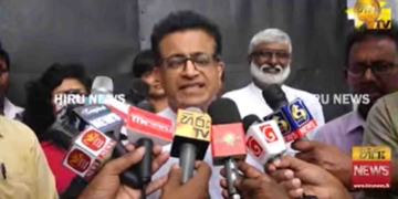 විදුලි බල මණ්ඩලය විකිණීමට එරෙහිව මුලු විපක්ෂයම එකතු වෙන්න යද්දී කව්ද මාධ්‍යවේදියෙක් ‘ගොන්’ ප්‍රශ්නයක් අහයි! VIDEO I Sri Lanka Latest News